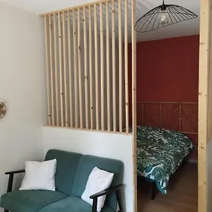 Appartement Climatise Et Spacieux Situe Pres Des Parcs, Vichy